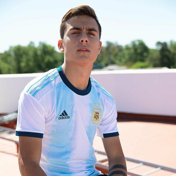 mẫu quần áo bóng đá sân nhà Argentina copa america 2019