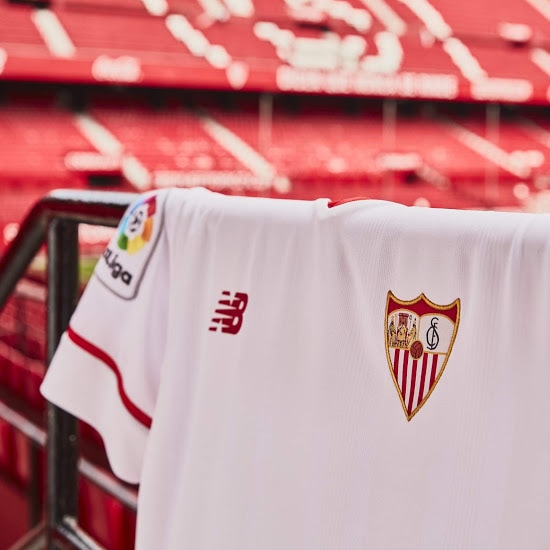 Mẫu áo Sevilla trắng 2017-18 01